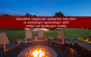 Odpovědná respektující spolupráce mezi lidmi ve svobodných dynamických sítích zvítězí nad letadlovými modely.